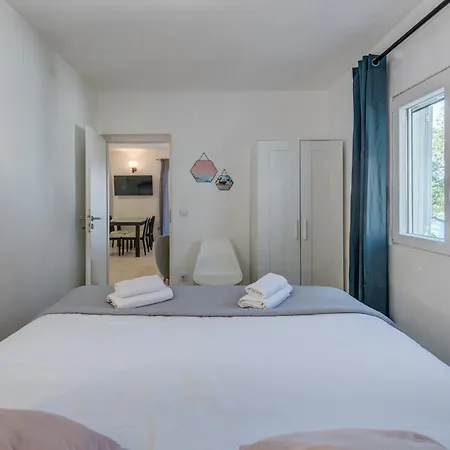 Captain's Deck Apartment
