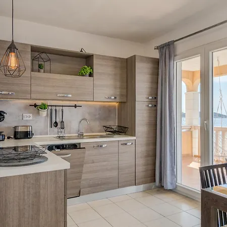 Captain's Deck Apartment