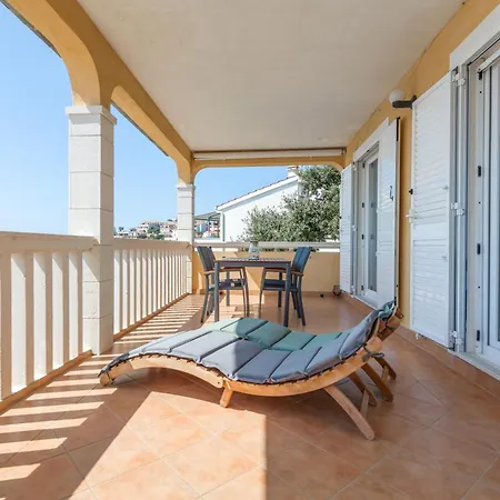 Captain's Deck Apartment Zaglavice